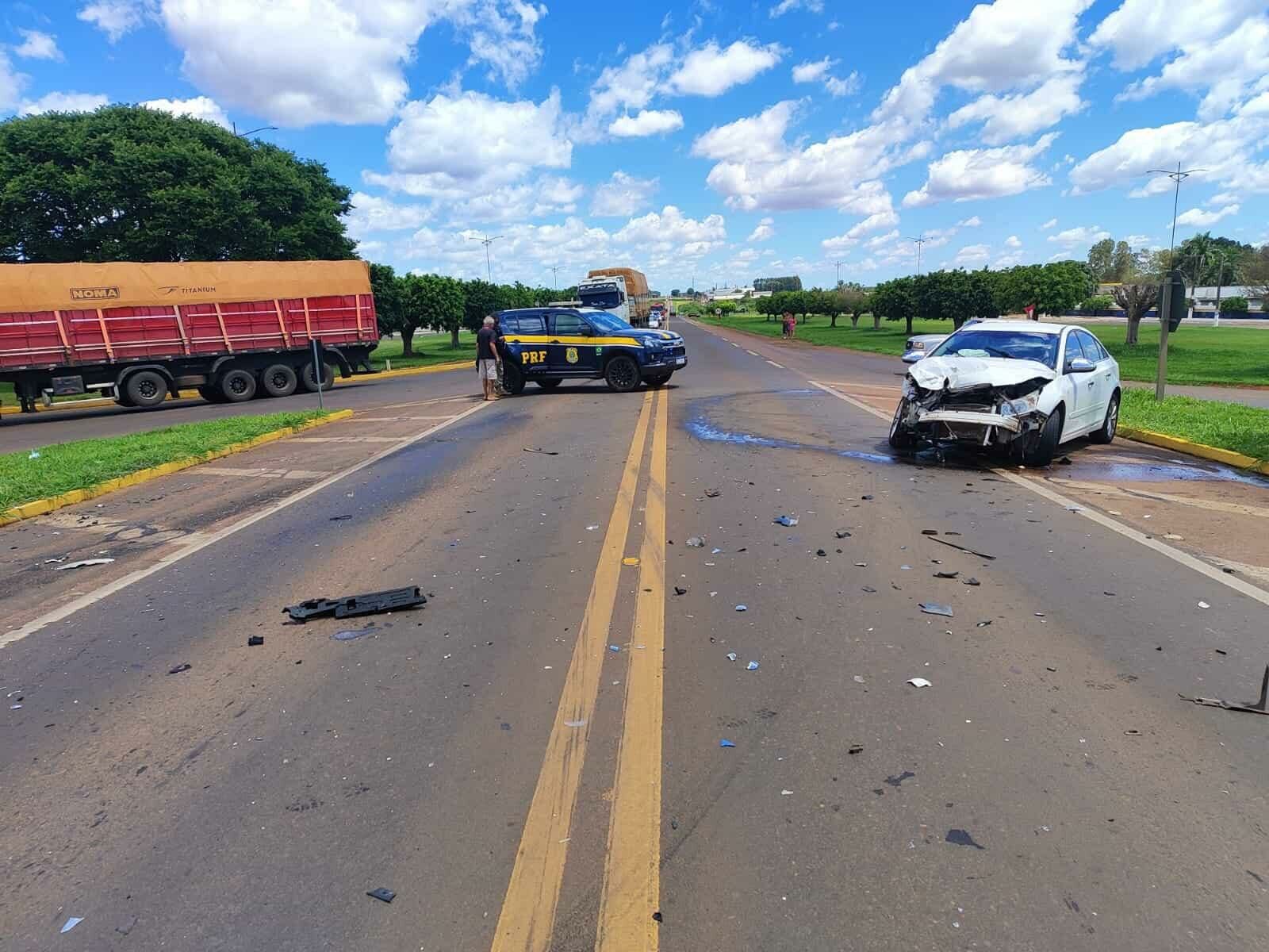 Imagem de compartilhamento para o artigo Motorista tenta cruzar BR-163 e acaba atingido por carreta em São Gabriel do Oeste da MS Todo dia